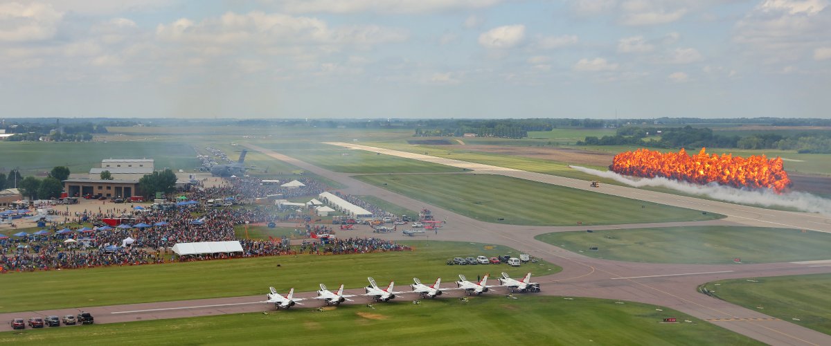 airspectacular's tweet photo. What an incredible weekend! 🇺🇸✈️🇺🇸✈️

THANK YOU to all performers, vendors, ground displays, crew members, volunteers, staff, officials, and attendees! 

We can't WAIT for the next @airspectacular! https://t.co/iVZ5JpX1AC