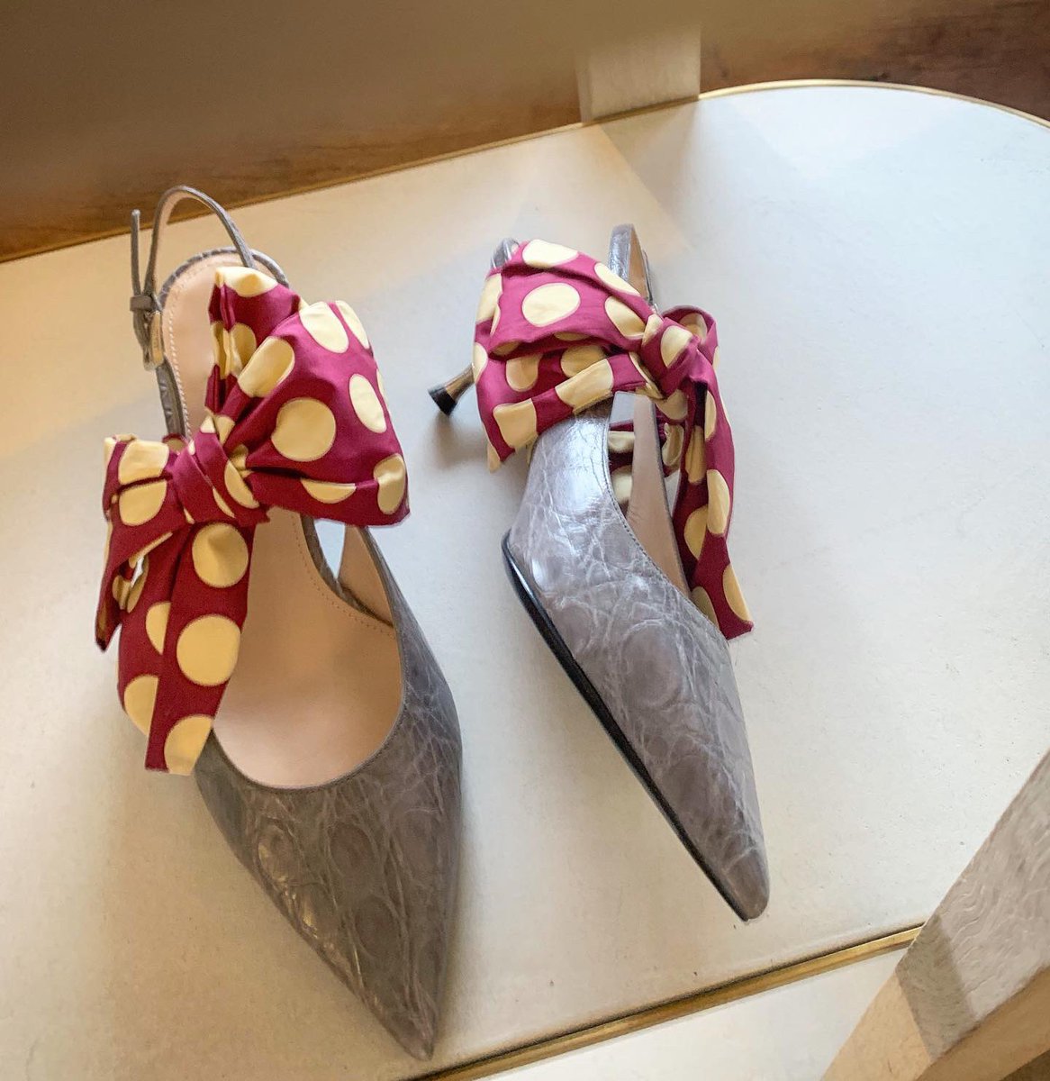 shopual's tweet photo. New beauties in the shop 😍
#myUAL
___
Featured footwear avail from the West End location. #malonesouliers satin mule sz 41, #marcodevincenzo strappy feather detail sz 36 & #prada bow/ kitten heel sz 36. https://t.co/BhYcv1JvOL