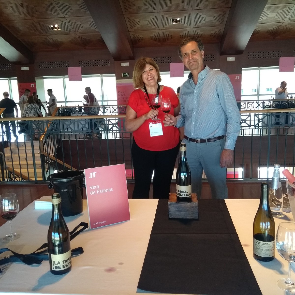 VeraEstenas's tweet photo. Estamos en #PlacerBobal !! En #Valencia,  #HotelLasArenas :)

Acercate a probar nuestros vinos! ;) https://t.co/VzAYYeAOqX
