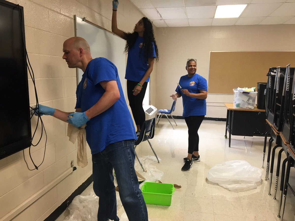 LovellAyres's tweet photo. Local 24 News employees painting classrooms at Brownsville Elementary School as part of our parent company’s 23rd anniversary celebration! #NexstarCares #Local24Cares #Local24News #NexstarNation https://t.co/T8brZ0AUCF