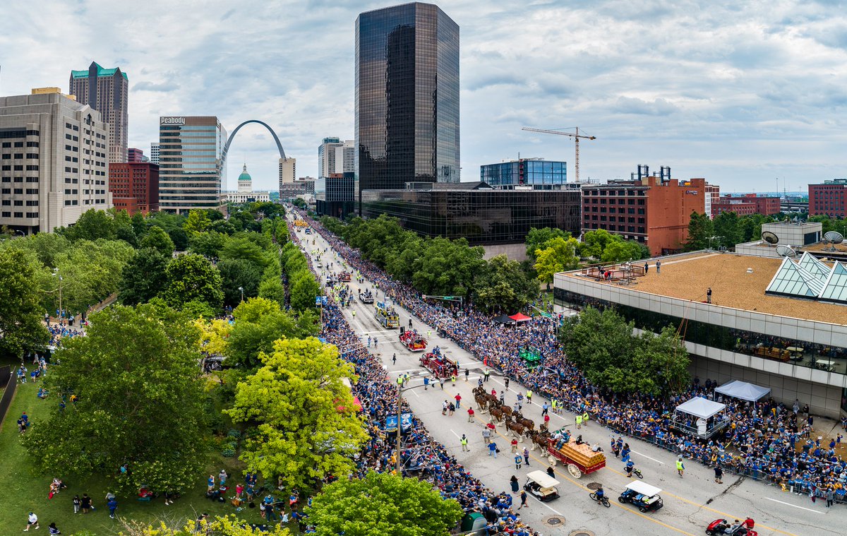 StLouisBlues's tweet photo. St. Louis loves their Blues. #stlblues #StanleyCup #STL_from_above https://t.co/3zvwATYk88