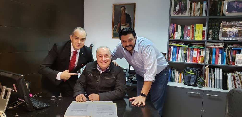 agnostica4's tweet image. Agnóstica continúa construyendo alianzas estratégicas e integrando su ecosistema digital, en esta oportunidad se trata de @FERMINMARMOL reforzando nuestras líneas de servicio en temas de Seguridad #Alianzas #Seguridad #Agnostica