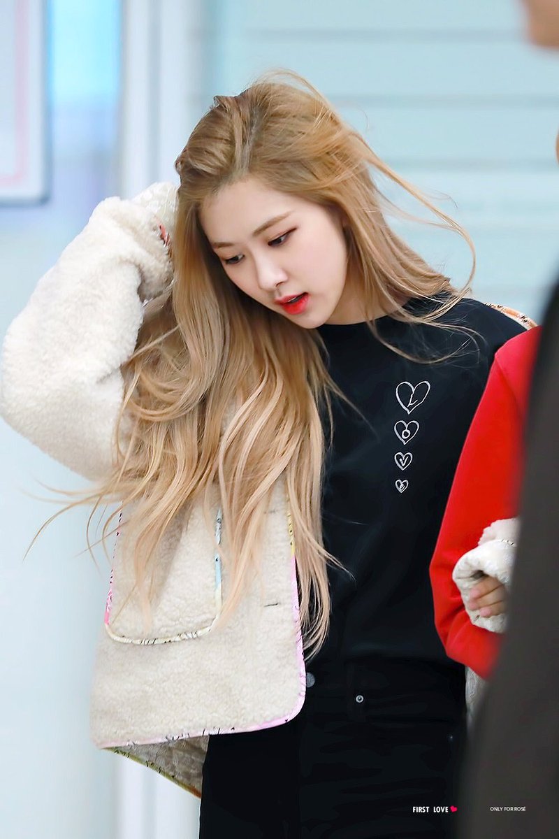 Chaeng S Pinky Finger On Twitter Side Profile Queen Rose Blackpink Https T Co Wjvds98j7z Twitter