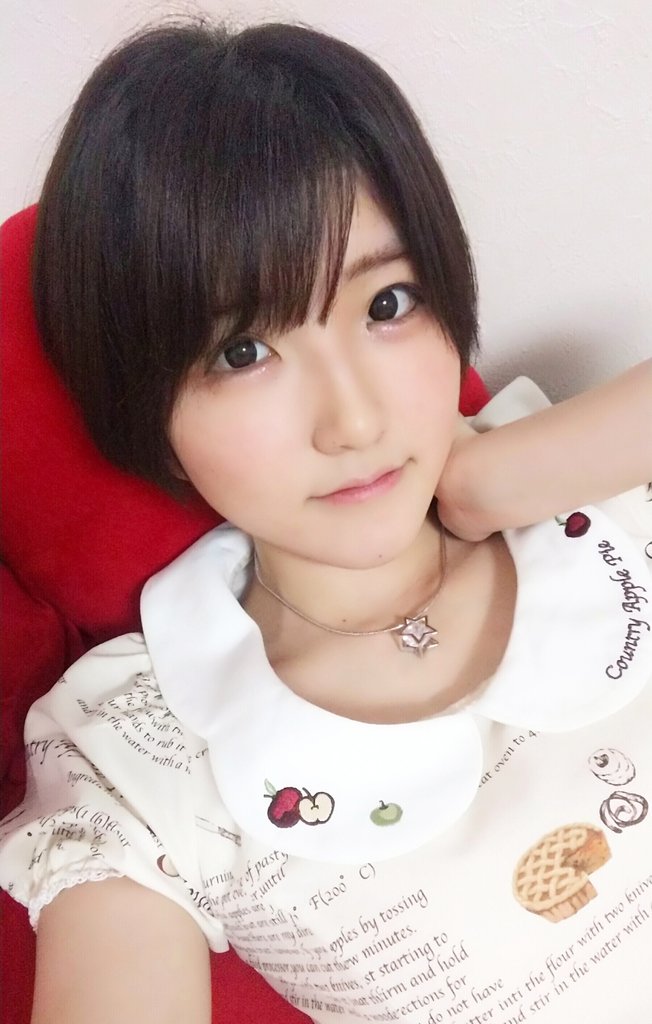 石原美咲 天使突抜ニ読ミ9 24ワンマン 夜配信来てくれてありがとう 今夜はストロベリームーンって聞いたから部屋から見てみたんだけど あまりピンク色には見えませんでした 笑 今日はピンク担当の笑南ちゃんの笑顔が見られたからそれで幸せです