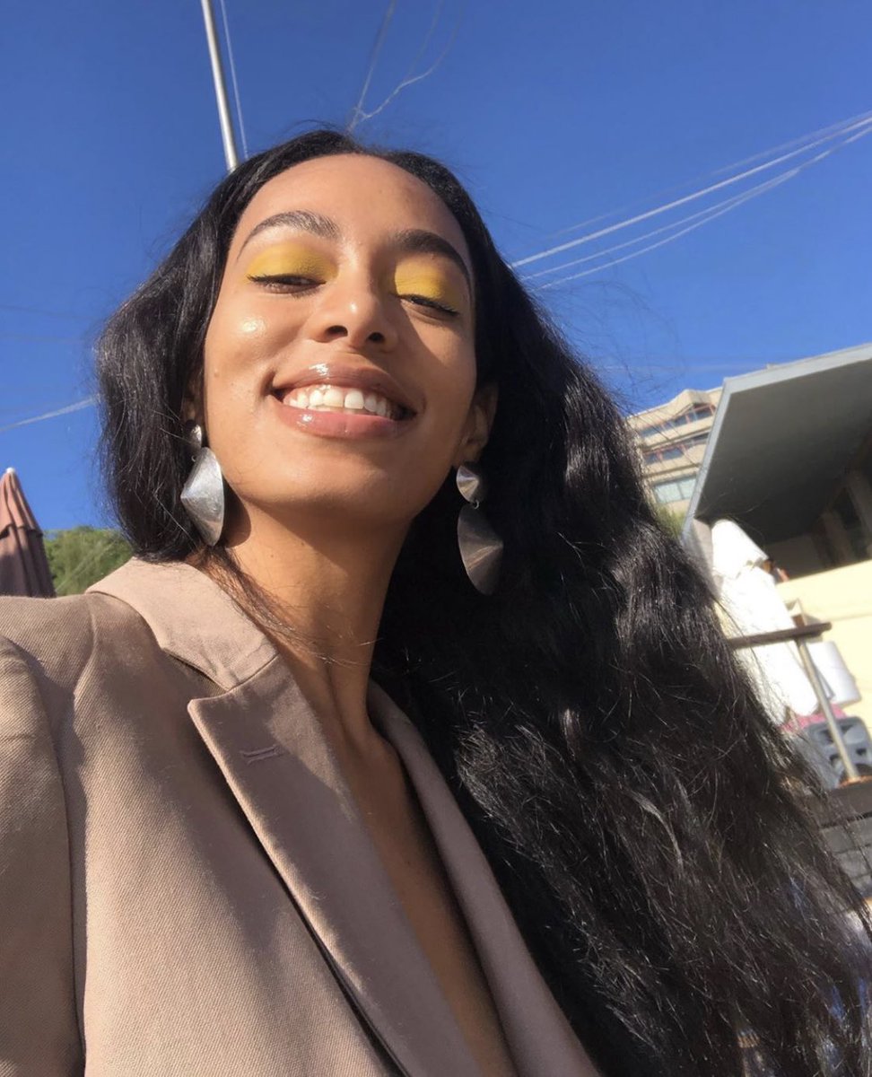 blkgirlculture's tweet photo. A smiling Solange, RT for good luck 💛 https://t.co/OpcXx6cZ8L