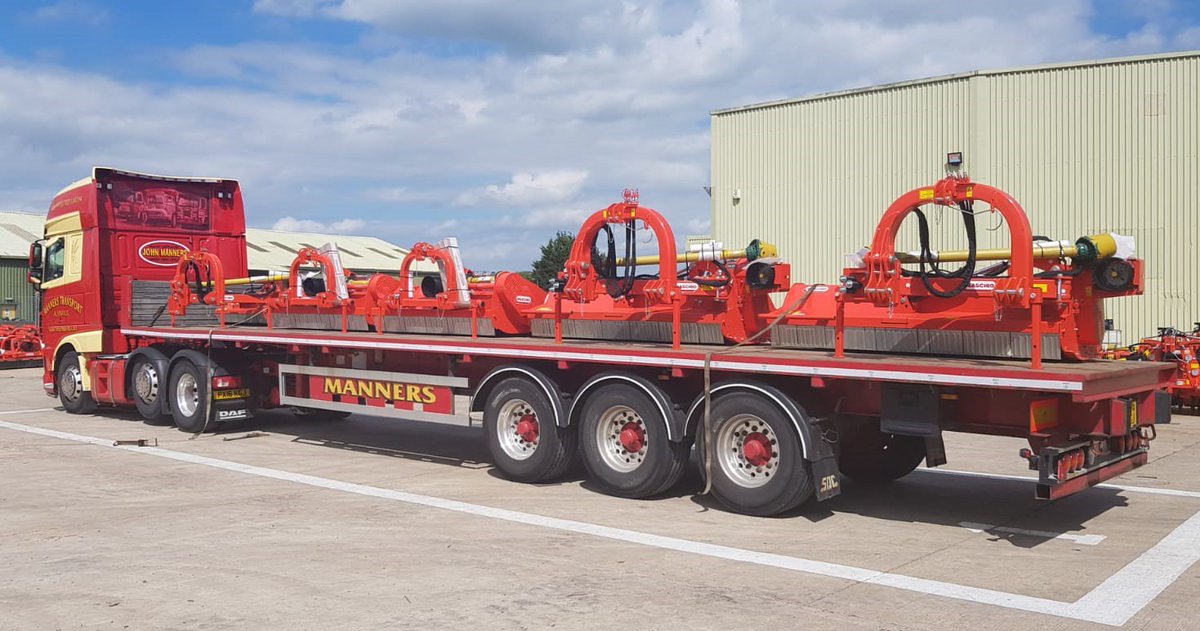 MaschioUk's tweet photo. 11.2m of Maschio Flail Mowers heading north with Manners Transport #robustandreliable https://t.co/vpH6zJNutm https://t.co/rZCHiFMlKb