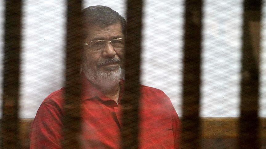 m_eminyildirim's tweet photo. Çağın mazlumlarından Muhammed Mursi, Mısır'da mahkeme salonunda şehadet şerbetini içti...
Dünyasını karartan zalimlerin, hem dünyalarını hem ahiretlerini karartmak için Mevlasına yürüdü.
Şehadetin mübarek olsun güzel insan...
Buna sebep olanların iki yakası bir araya gelmesin... https://t.co/0GE9Bqrm9W