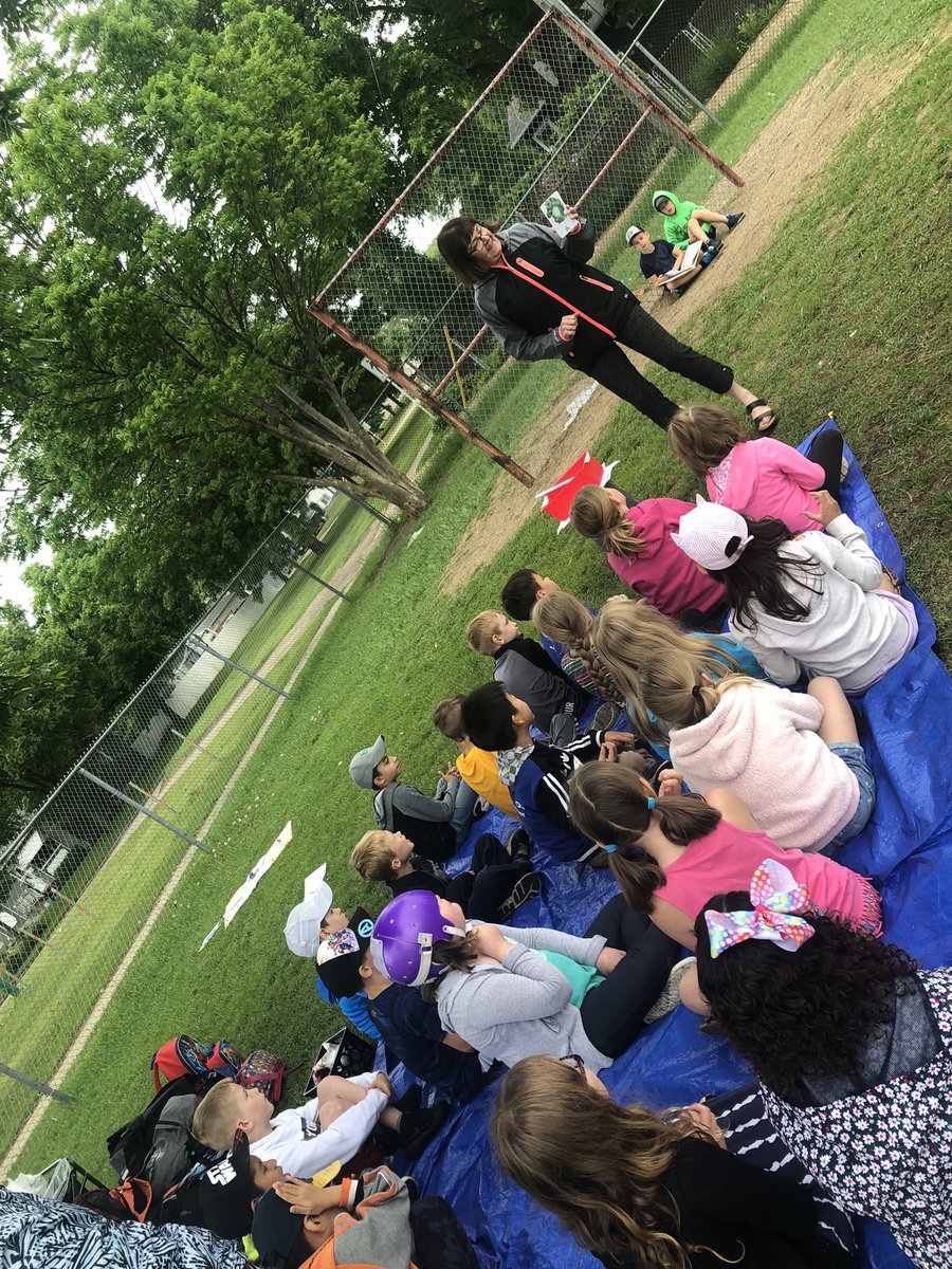 burtnack's tweet image. DAY 1: The weather may be gloomy but that won’t stop us! We enjoyed our morning routine, literacy stations, and word work time with Mrs. Coates outdoors. #2weekchallenge #educationoutdoors @LindenLanes_BSD @OutdoorClassDay