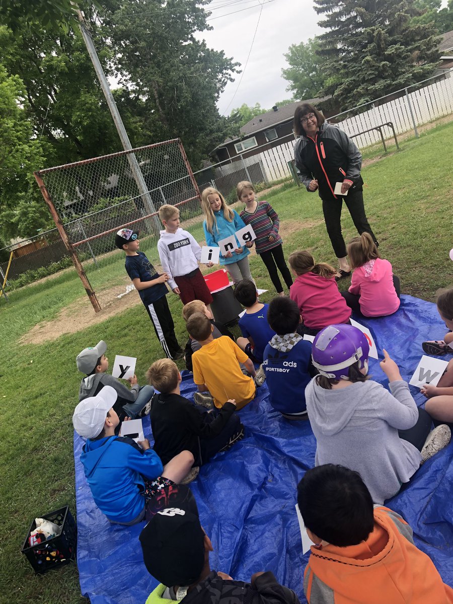 burtnack's tweet image. DAY 1: The weather may be gloomy but that won’t stop us! We enjoyed our morning routine, literacy stations, and word work time with Mrs. Coates outdoors. #2weekchallenge #educationoutdoors @LindenLanes_BSD @OutdoorClassDay