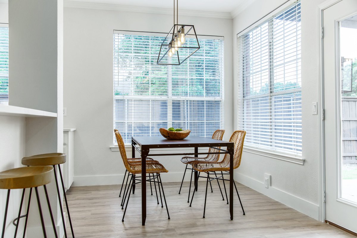 homestarstaging's tweet photo. So many rooms to dine for. Check out the amazing 2701 Wickham Ct Plano, TX 75093 Offered by @bungalohomes https://t.co/Y0TCVYsXRA #dallashomes #dallasMLS #diningroom #dining #gather #celebrate #Dallas #Planohomes #PlanoTX #HomeStarStaging Photos @LanceUEP https://t.co/ohhL6J1rvw