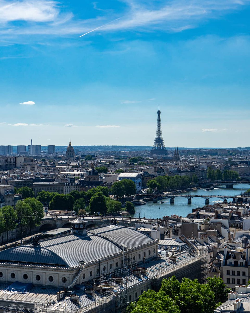 La Tour Saint Jacques a récemment rouvert ses portes. Tous les weekends, du vendredi au samedi, vous pouvez grimper en haut de cette tour et profitez d'une vue a 360° sur tout Paris.
.
.
#toursaintjacques #toureiffel #eiffeltower #paris #seine