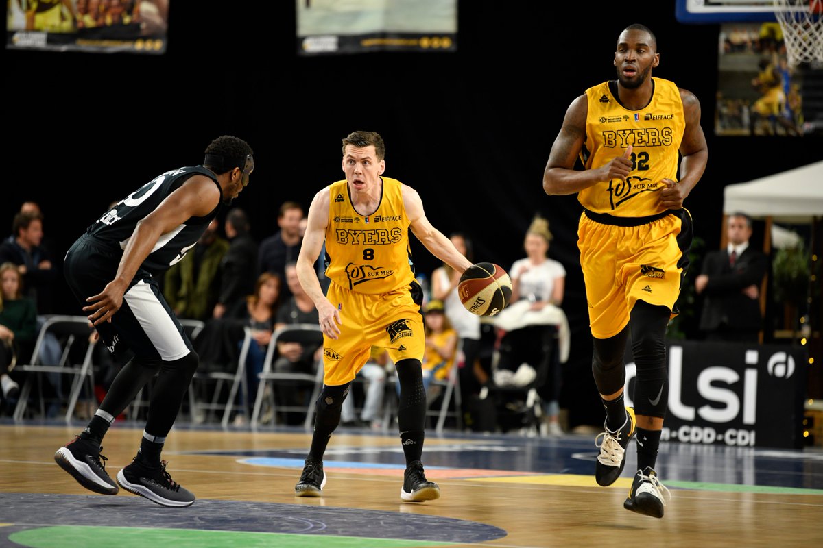 FosProvenceBB's tweet photo. Les #BYers ont le plaisir de vous annoncer la prolongation pour 2 saisons d'@EdouardChoquet . 🤩🏀🔥.

Ce n'est pas la seule bonne nouvelle du jour puisque @936Bodian &amp; @skeul971 vont compléter le roster des #BYers pour la saison 2019/20

+ d'infos à suivre...

#LetsgoBYers https://t.co/NeDk1BzcwO