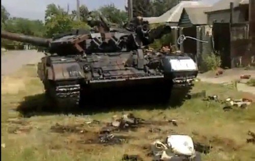 falledlenin's tweet image. В цей день 2014 року в смт.Станиця Луганська двоє українських танкістів, потрапивши в оточення рос.окупантів, підірвали себе разом з танком.