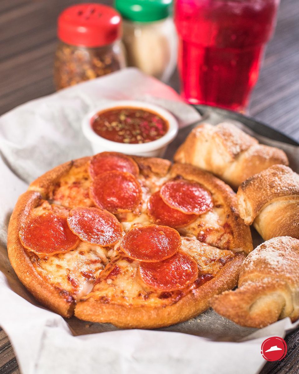 PizzaHutRD's tweet photo. ¡Hey! ¿Ya sabes qué vas a comer? Aquí te dejamos una opción 😜🍕🥤
Disfruta y ahorra con nuestros #HutCombos. Llévatelo o pide tu delivery de 11:00 am - 4:00 pm en cualquiera de nuestras sucursales. 🤩
#ForTheLoveOfPizza #PizzaHutRD #PizzaLovers https://t.co/EU629v3HVT