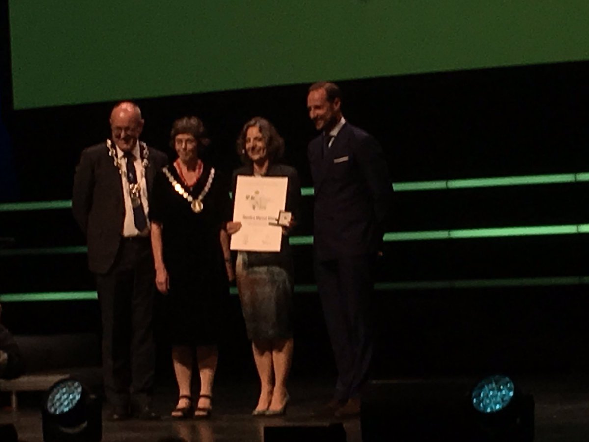 ToreFurevik's tweet photo. Sandra Diaz receives the well-deserved Gunnerus award in sustainability science from the Norwegian Crown Prince Haakon Magnus @sdiazecology @GunnarBovim Ida Bull @NTNU #dknvs #Gunnerus #Trondheim https://t.co/OpCMWEETVL