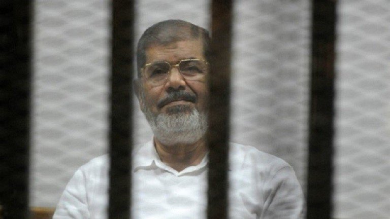 Qarne2N's tweet photo. وفـــآة الرئيس المصري السابق #محمْد_مرسًي

في قاعة المحكمة شــآهد االفيديو 

من خلال الراب التالي 

https://t.co/X70P01HzOY

https://t.co/ckQZoRp5qO https://t.co/tKKDtO6Rjb