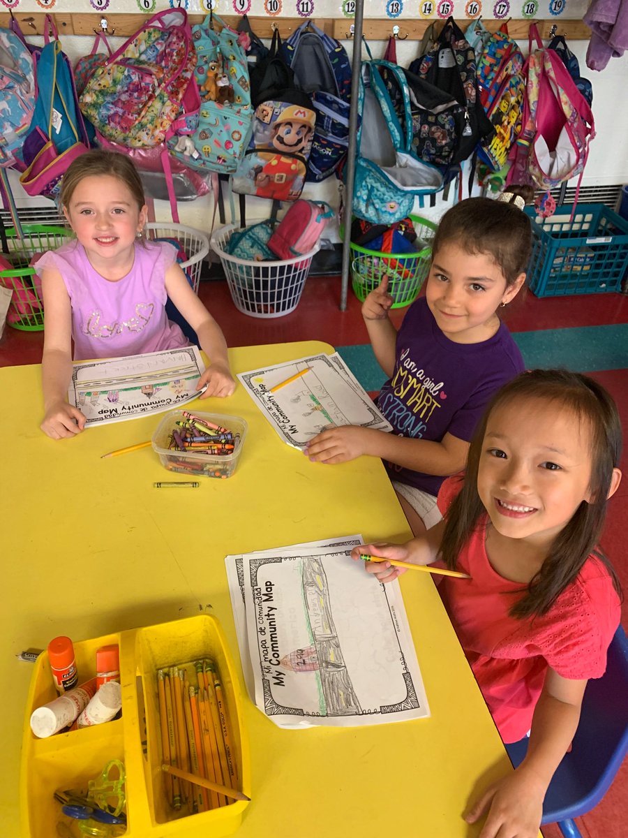 MissBauer9's tweet image. We built a world map today and drew ourselves in our Mineola community! #meonthemap 🌎#mineolaproud