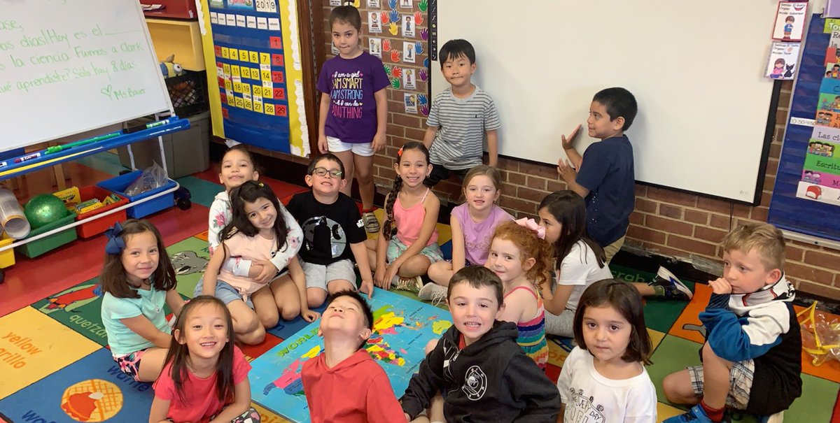 MissBauer9's tweet image. We built a world map today and drew ourselves in our Mineola community! #meonthemap 🌎#mineolaproud