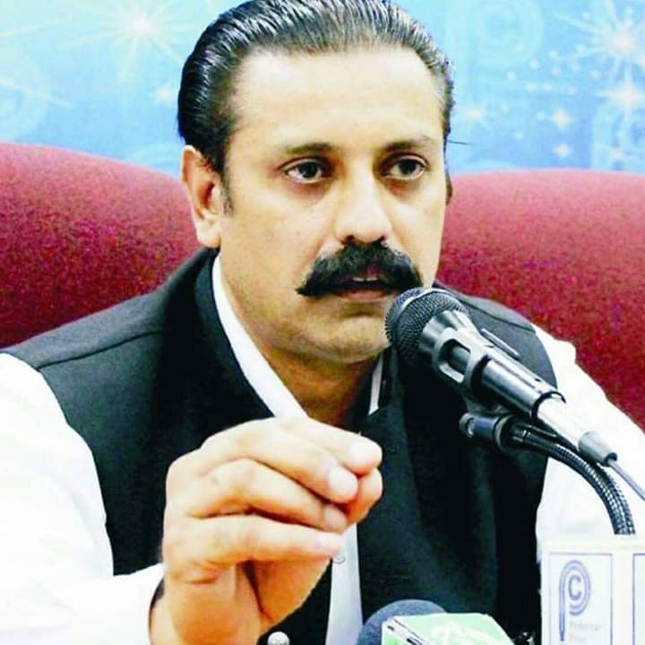 Zohrakhan1222's tweet photo. پی ٹی ایم رہنما فضل خان ایڈوکیٹ کا کہنا ہے 
کہ اج محسن داوڑ سے جیل میں ملاقات میں یہ جان کر بہت افسوس ہوا کہ اپنے حقوق کیلئے آواز اٹھانے پر ان کو اخبار یا کتب تک بھی رسائی نہیں دی جارہی جبکہ دہشتگردوں کو VIP پروٹوکول دیا جارہاہے!
#ReleasePTMactivists https://t.co/Di1wSUscnv