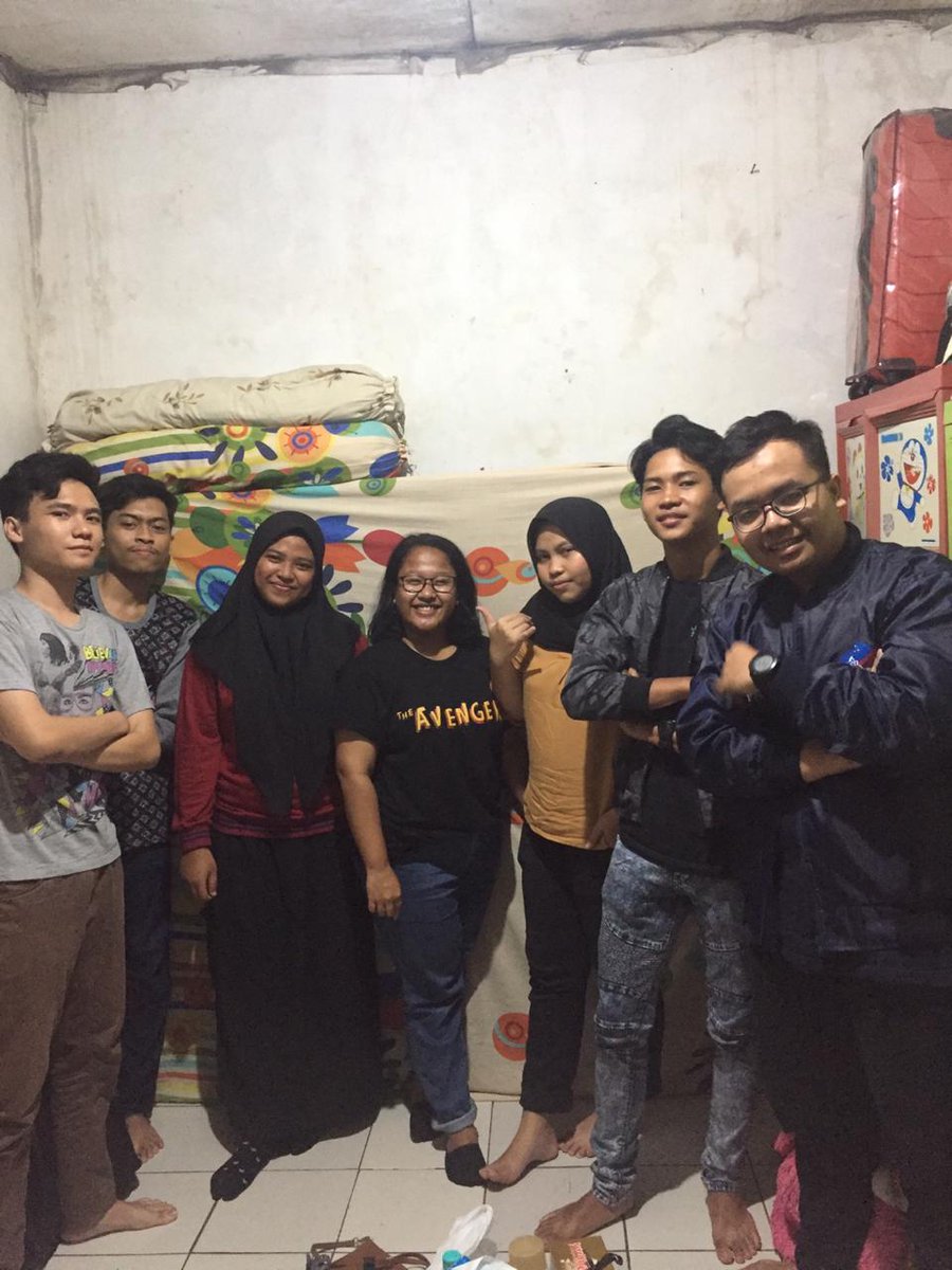 r_haanz's tweet photo. Ngobrol asyique tanpa pegang hp &amp; jaim w/ @zaaawarudoo @soit_me @annisaghinaaa21 @adeliaarivianti @Firmansyah_475 @NurNuraisyah51 - @fenifitri2 https://t.co/DP3nsqo43D