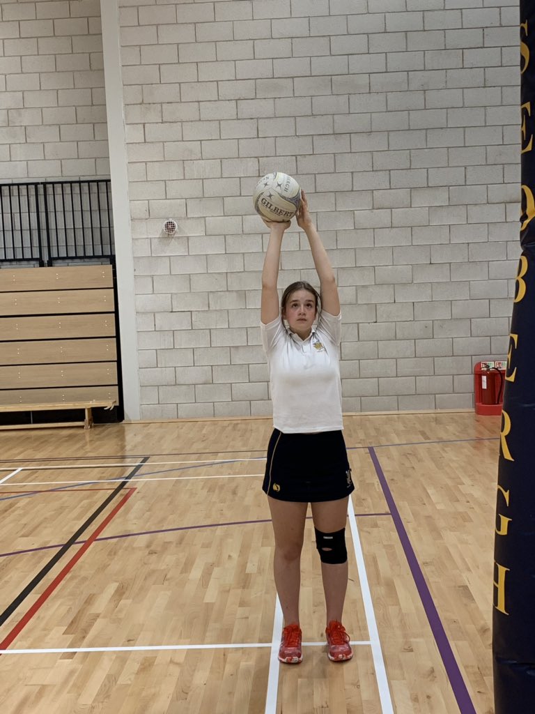 SedberghGirls's tweet photo. She might be injured but static shooting continues #technique #dedication #highrelease https://t.co/kJsJXRWUvR