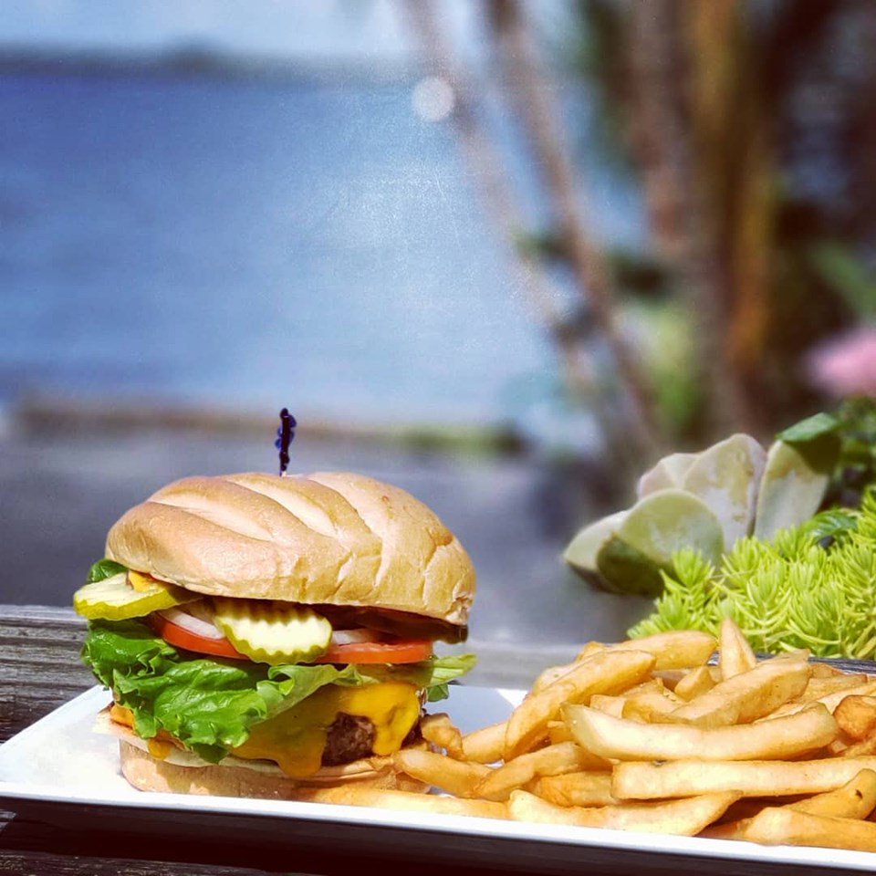 Burger by the river anyone? #Burgers #Conchyjoes #TreasureCoast #Lunchtime #Yummy