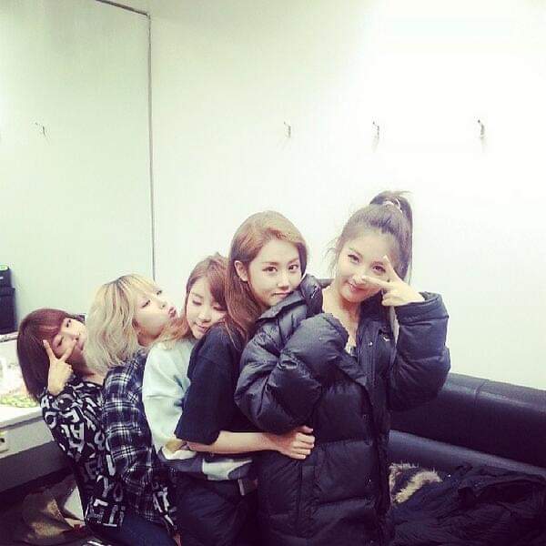 bee4Aver_'s tweet photo. Thank you 4minute. I will never forget how I ever got strength from you girls. Not only songs and performances, also how funny you girls in variety show like MrTeacher, 4M travel, weekly idol etc. All the best! #4Minute10thAnniversary #ThankYou4Minute https://t.co/zVKiPJRbjH