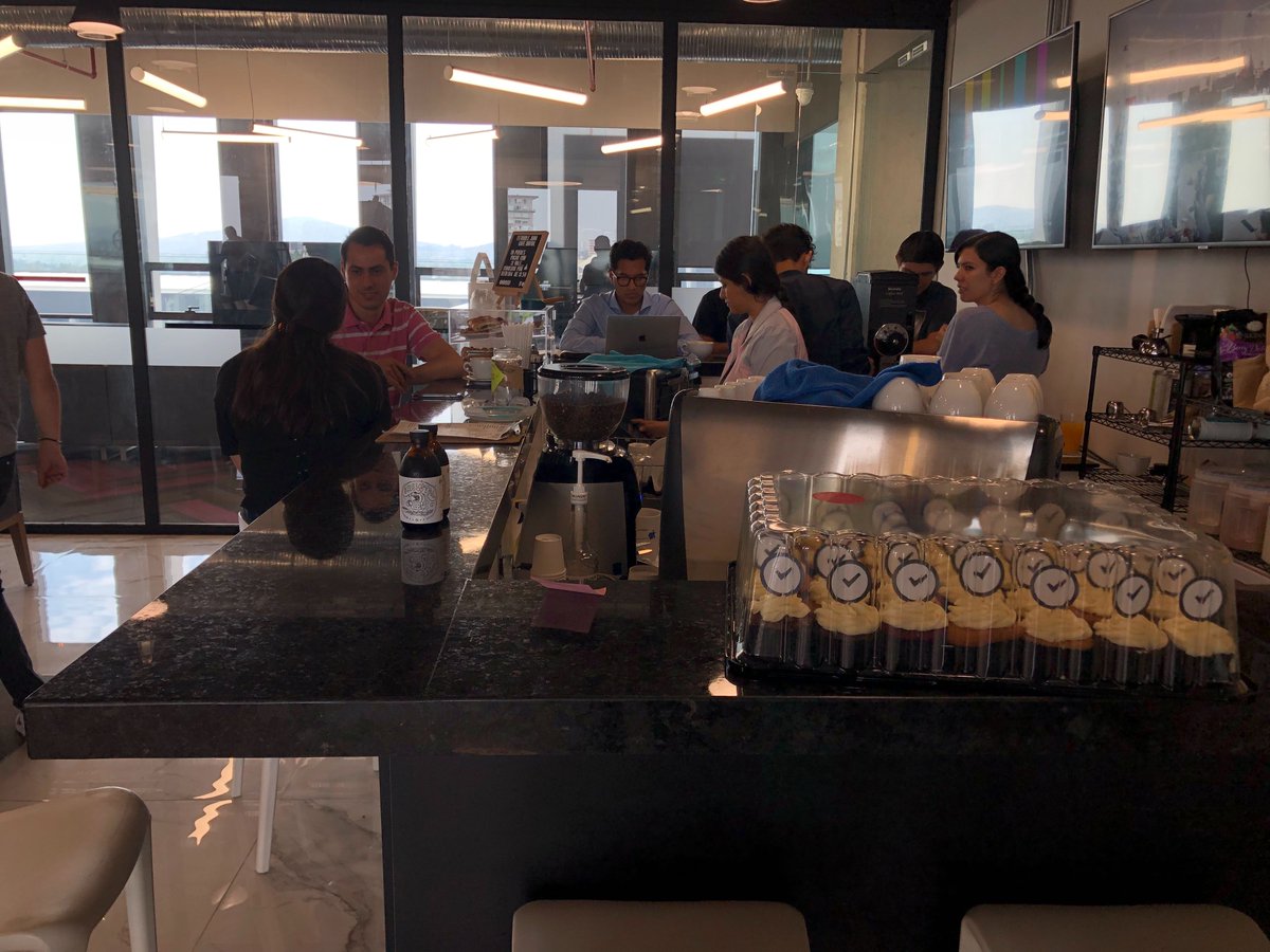 vidalg's tweet photo. @getclockwise being awesome on their launch and getting us cupcakes! https://t.co/6cMH5HJOac