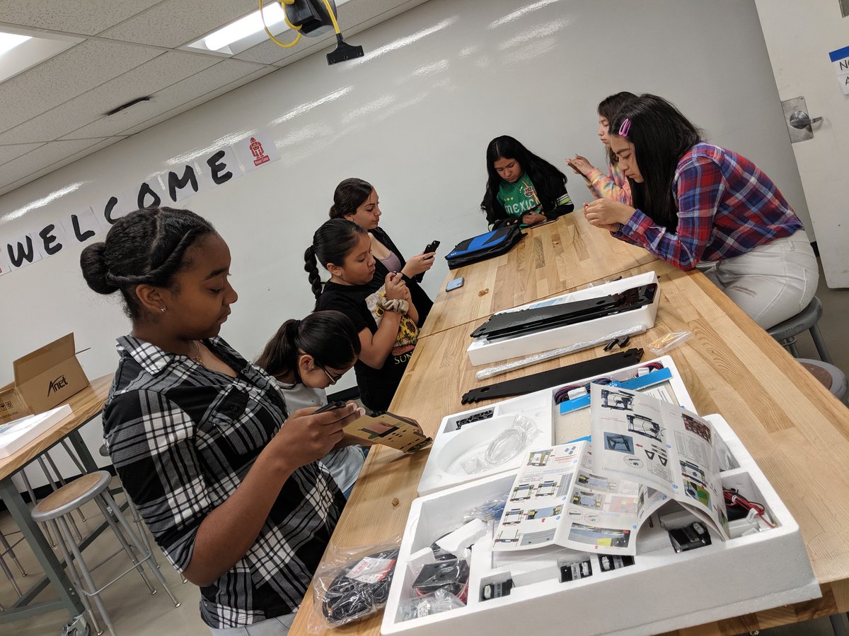 Maker Camp getting started this week here on campus today, building 3D printers with the help of <a href="/slobastev/">Slobodan Stevanovic</a>  <a href="/puhsd/">Perris Union HSD</a> #cmiacademics #scholarplus