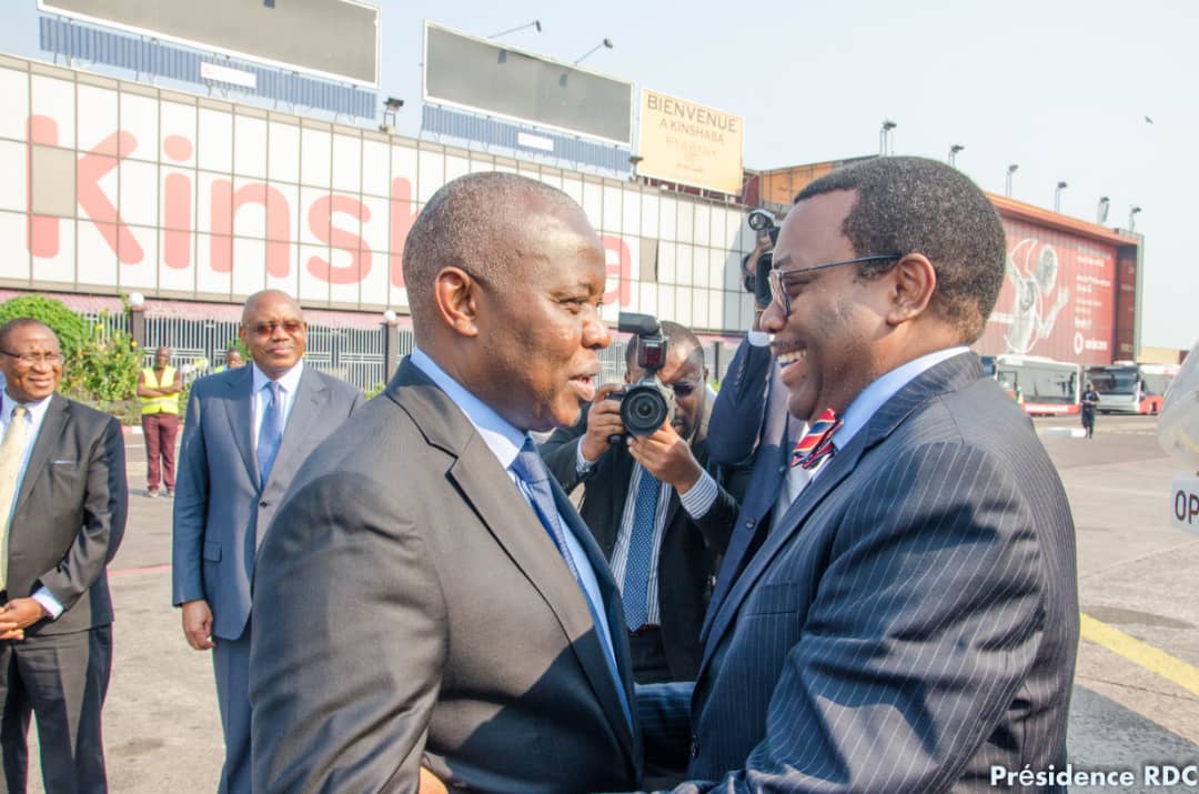 MichelMoto1's tweet photo. #Kin_17Juin
S.E. #Akinwumi_Adesina, président de la BAD est arrivé à Kinshasa où il a été accueilli par le Directeur de cabinet du Chef de l'état l'honorable @VitalKamerhe1 L'invité du président #Felix_Tshisekedi s'est  incliné devant le mausolée du président #Étienne_Tshisekedi https://t.co/Zoigsc7wD1