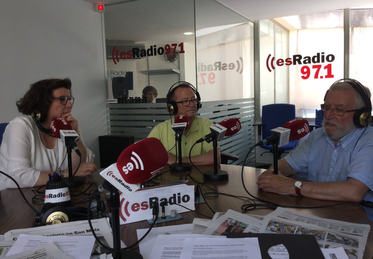 esRadioBaleares's tweet image. La alegría de las aficiones del @RCD_Mallorca y @atleticbalears marcan la tertulia de los lunes, con #CCirer, #LBravo y #SColl, con la participación de #MVidal, y el análisis en @Oleagaenelarea 🎙️@esRadio971 #ALaCarta 📻ivoox.com/a-ascensos-aud… ⚽️ivoox.com/toni-pont-el-a…