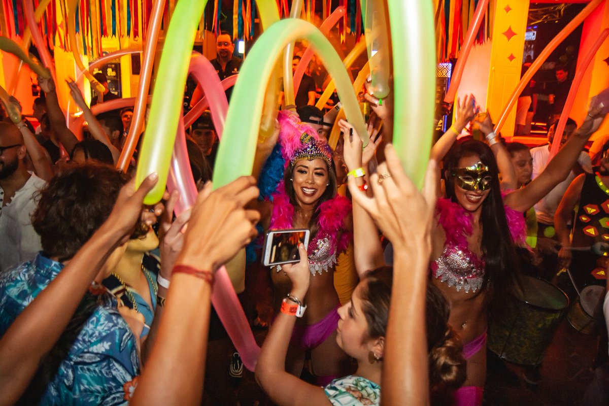 Keep calm! 𝗧𝗵𝗲 𝗖𝗔𝗥𝗡𝗜𝗩𝗔𝗟 𝗽𝗮𝗿𝘁𝘆 𝗶𝘀 𝘁𝗼𝗻𝗶𝗴𝗵𝘁. 🎉  #MondayMood