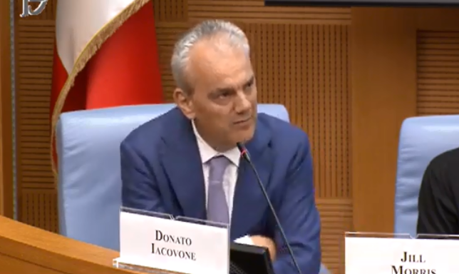 DonatoIacovone's tweet photo. Entro 2030 l’#AI porterà in Italia +1.1mln di posti di lavoro: la differenza tra 4,7mln di nuove professioni che si creeranno e 3,6 che verranno sostituiti da #algoritmi e #robot. La sfida sarà adattare il sistema educativo alle nuove esigenze di business. #reskilling #upskilling https://t.co/ZNfjQjIQDx
