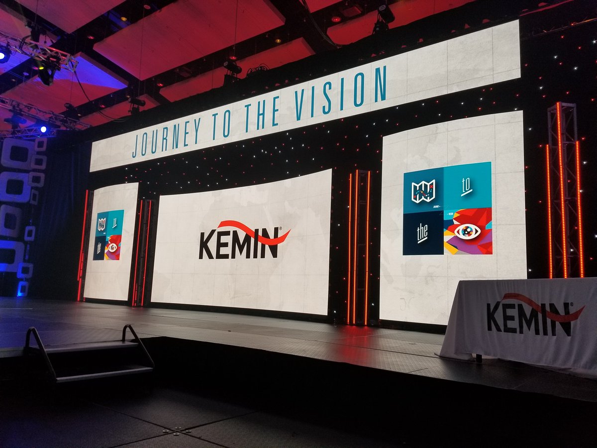 _Markeys_'s tweet photo. Love the CURVED LED WALLS the Markey's Iowa team created for this week's KEMIN event! #curvedLED #prorigging #eventtechnology #iowaAudiovisual #stardrape #markeys https://t.co/XZJ0Eg1c2g