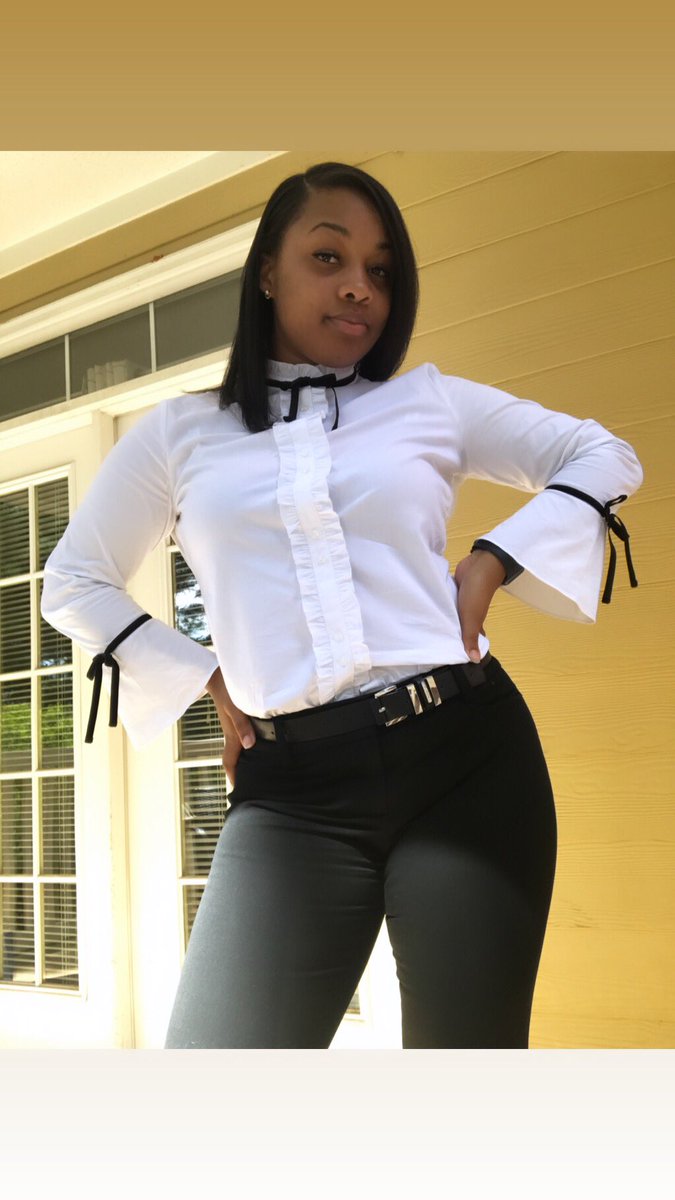 slayy_liyah's tweet photo. New day = new opportunities 
Overly proud to announce that I am officially a nurse extern at WellStar💜.
• 
•
• 
#nursebae #blackgirlmagic #beautyandbrains📚 #BSNOTW #BIGshoutouttomymomma https://t.co/pWW6Z4Y0ga