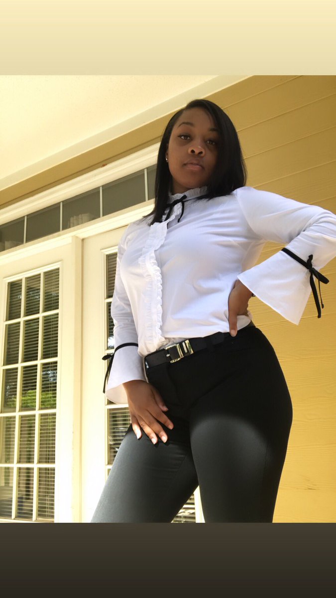slayy_liyah's tweet photo. New day = new opportunities 
Overly proud to announce that I am officially a nurse extern at WellStar💜.
• 
•
• 
#nursebae #blackgirlmagic #beautyandbrains📚 #BSNOTW #BIGshoutouttomymomma https://t.co/pWW6Z4Y0ga