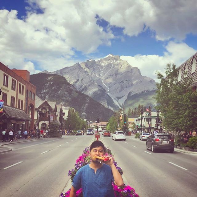 rojmoj's tweet photo. A boy with a beaver tail in Banff. 🏔🏘
.
.
.
.
.
#banff #alberta #canada #travel #tourism #instatravel #travelgram #mountains #mountaintowns #beavertails #wanderlust #scenic #trip #adventure #explore #traveler https://t.co/YPjbD1dKCc https://t.co/DZJA4T1DRt