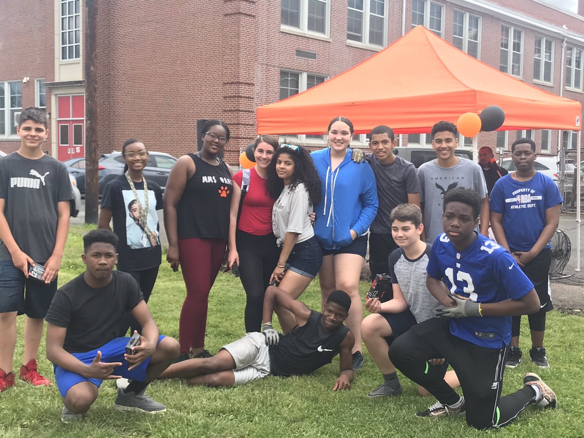 LPS_McManus's tweet photo. Last Friday we celebrated our 8th Graders 🎓✨ They had a great picnic filled with games, prizes, food, and ice cream! Only a few more days until graduation. #MMS1819 #TogetherWeCan #HaveAGreatDayAtMylesJ https://t.co/17KSzIjWGl