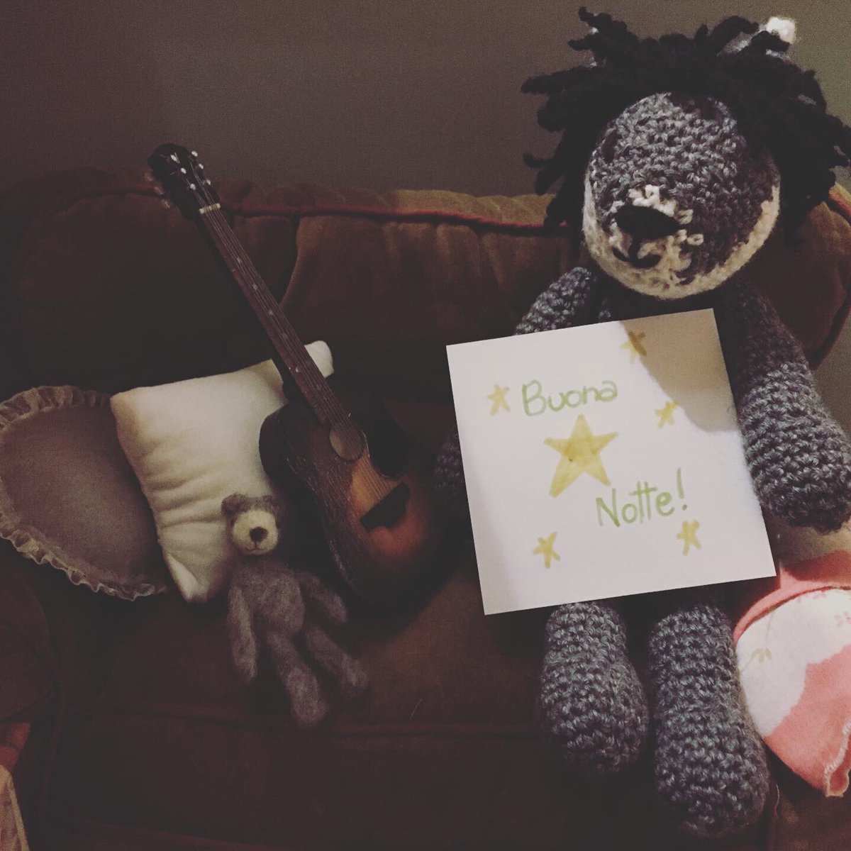 LupoMeta's tweet photo. Se non vi disturbo, io volevo augurare a ciascuno di voi di trascorrere una lieta notte, fatta di bellissimi sogni ❤️ #Buonanotte #SogniBelli (anche a #ermalmeta, ma più tardi perché dall’altra parte del mondo è ancora giorno) 😊💛🐺 #MetaLupo #lupopoeta https://t.co/mZOea610CR