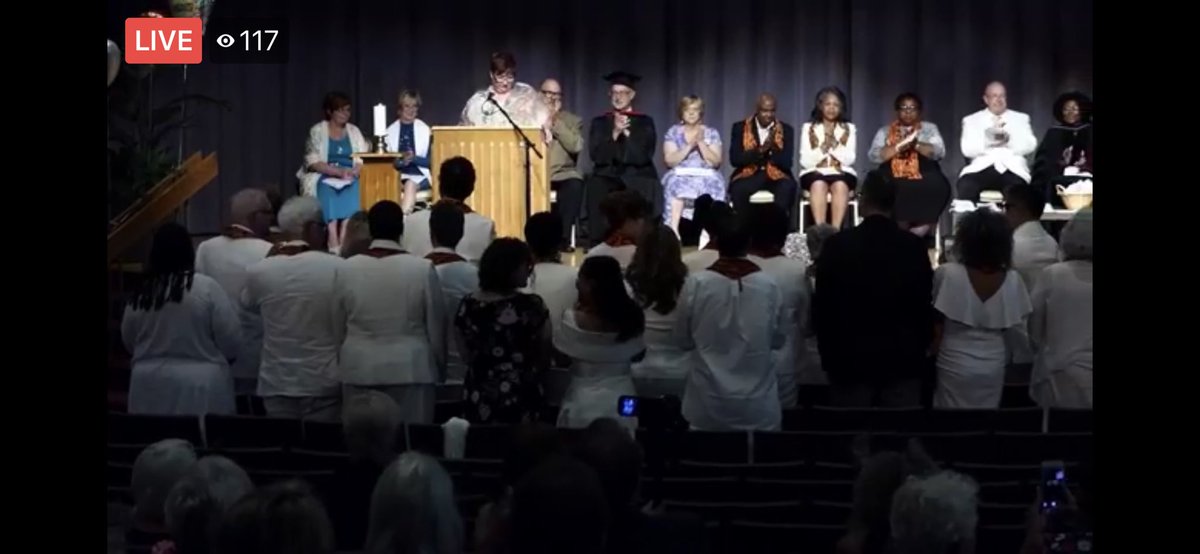 UnityWorldwide's tweet image. Reading the Commitment to Faithful Service. #UWSI Graduation 2019