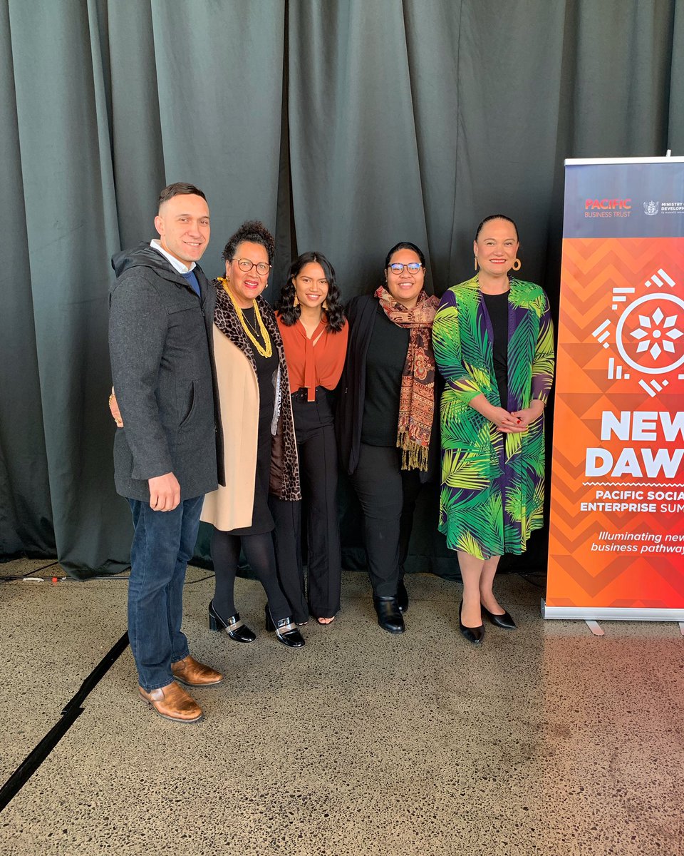 Tuputoa_NZ's tweet photo. This morning at the New Dawn Pacific Social Enterprise Summit. Inspiring stories and words were shared. Hon. Carmel Sepuloni pictured with our CE, Anne Fitisemanu and three of our interns Oscar, Luseane and Emma! #TupuToa https://t.co/FOlA1AQm1R