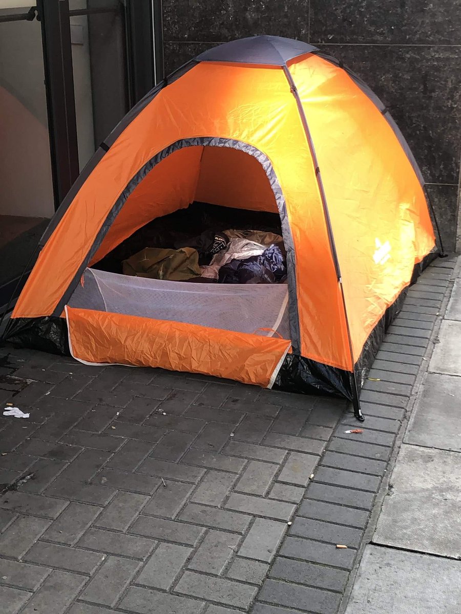 ICHHDUBLIN's tweet photo. Monday night and the #ICHH outreach teams are stocked up, have been briefed and are out on the streets of Dublin. Please give them a call on 085-8389281 if you see anyone sleeping out around the city tonight. #HomelessnessIsNotNormal #AskWhy #ImUsingGiveback https://t.co/2ZsSMGipd5