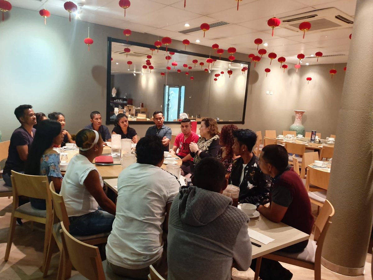 Last week, the Labour Attache, Tony Armindo, visited Timorese seasonal workers at a hospitality employer in Northern Australia distributed certificates to the employees. 
The certificate will support the workers to find jobs into future. 
Well done! 🇹🇱