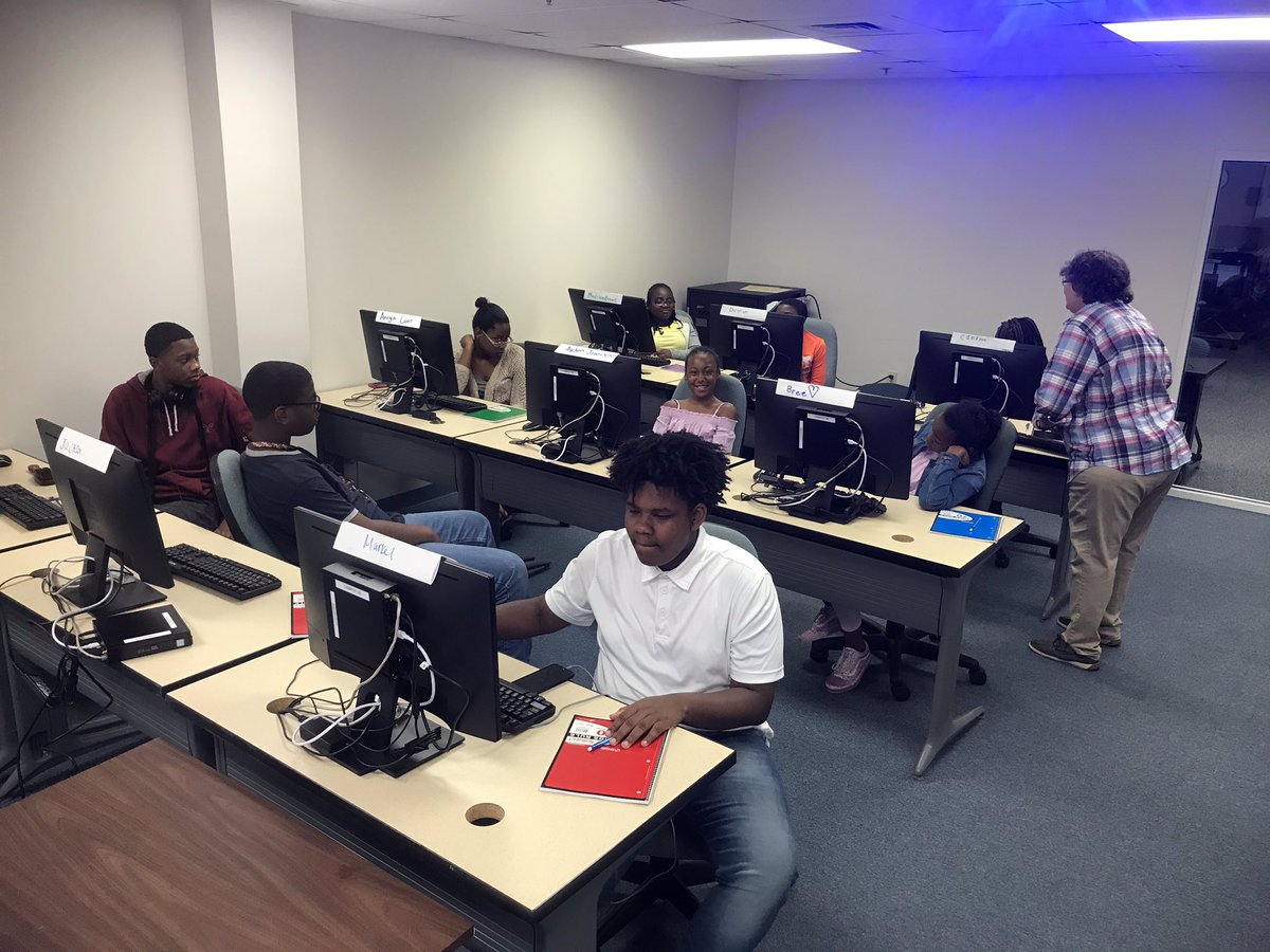 ESNC_CambMD's tweet image. #Summer19 #education #ComputerCoding #kidsdeserveit #Community #TheStoryOfUs #Unity #Maryland #GivingMonday #MotivationalMonday Building bridges out of poverty by exposing our #youth to life changing experiences. #Motivated by #HarrietTubman & #GloriaRichardson their hometown!