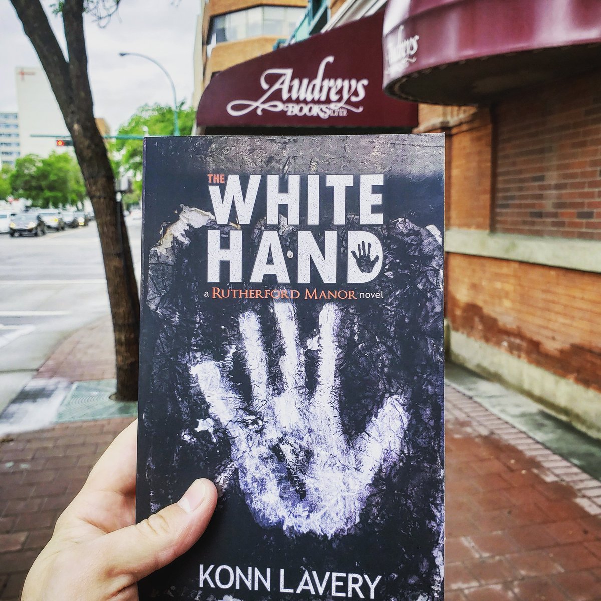 konnl's tweet photo. The White Hand is now available @AudreysBooks!
The launch is in two days. Wednesday at 7pm the live reading will start. Arrive a little early.
See you all soon!
#theWhiteHand @RutherfordManor #thriller #historicalThriller #audreysBooks #yeg #yegWrites #author https://t.co/lWIMR0YT9R