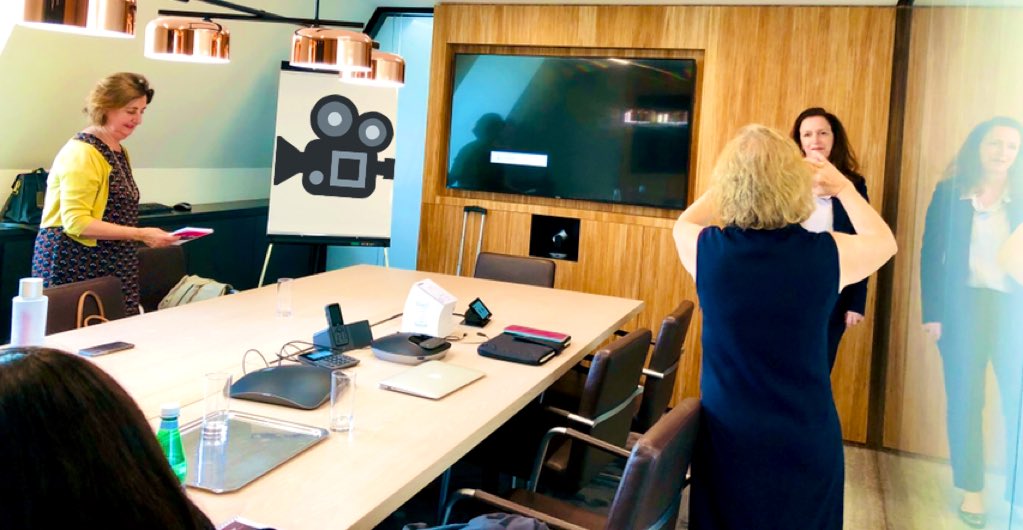 ibaillancour's tweet photo. #coaching des candidates #FemmesenVue via @voxfeminaassofr 💪📲
#VoxFemina #Me360 https://t.co/di8uYQ8NnD