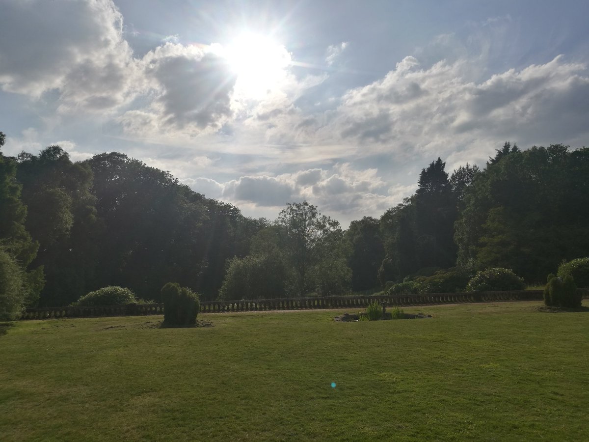 4N <a href="/FirsideJunior/">Firside Junior School</a> are enjoying the glorious sunshine after a yummy roast dinner @HoltHallNorfolk 
#HavingAGreatTime