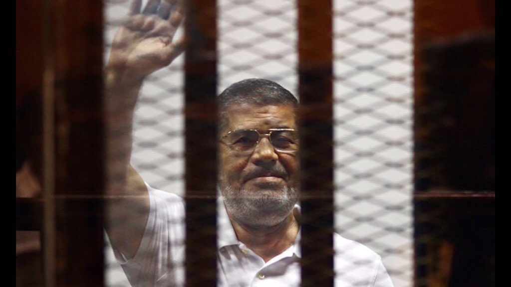 MEROOESSAM6's tweet photo. انتخب في ١٧ يونيو ٢٠١٢ رئيس لمصر

اليوم ١٧ يونيو ٢٠١٩ وفاة الرئيس مرسي أثناء محاكمته

#محمد_مرسي_شهيدا #السيسي_قتل_مرسي https://t.co/OJdKd3Clcf