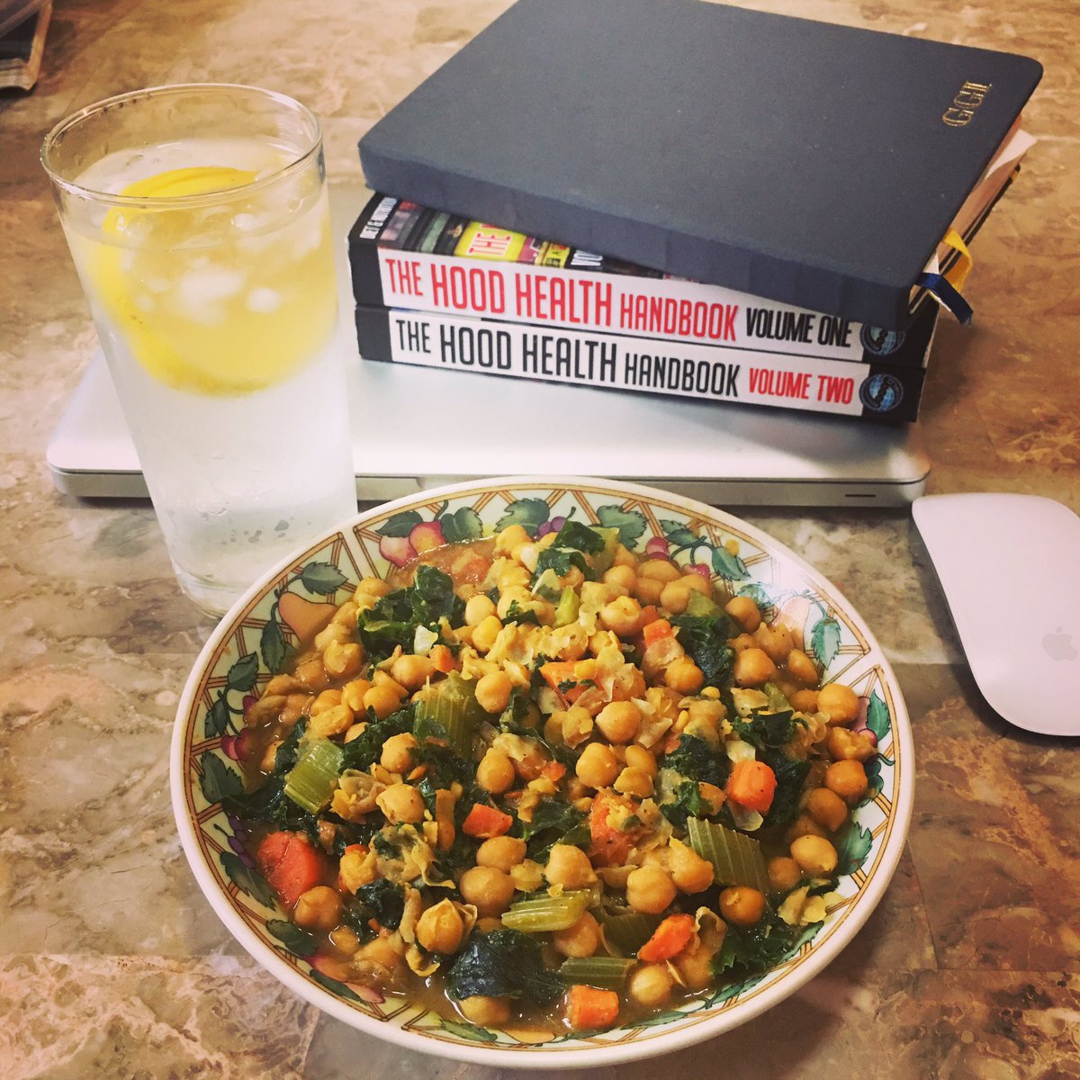 UmmmImGabby__'s tweet photo. I finally just made my own lil Chickpea (garbanzo bean) Curry soup 😩🤤. I didn’t even have all the herbs I wanted but it still came out great.
Simple & it’s vegan a’f 🤷🏽♀️😛👀
#chickpea #chickpeacurry #coconutcurry #garbanzobeans #vegan #vegetarian #homemade #spicy #gabgetsit https://t.co/WKA6XAgIEN