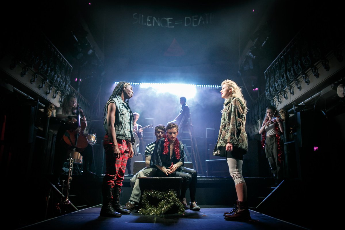 APickardPrice's tweet photo. Delighted to see more of the lovely shots of @LifeApparently. A couple of favourites from last week @HoxtonHall. Design by Hannah Josephine, Lighting by @AndrewExeter 📸@benkinphotos https://t.co/KQZcD5uISi